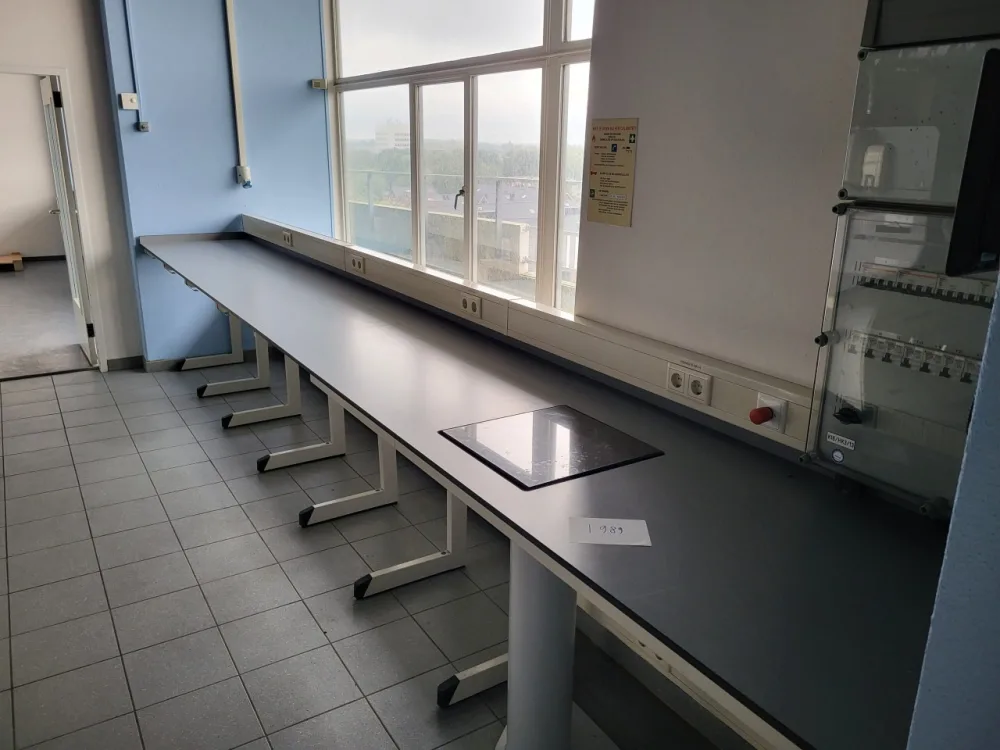 1989 - Used S+B Laboratory wall table (550 cm)