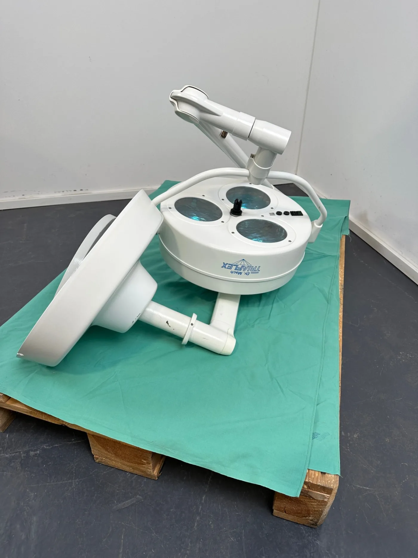 Dr. Mach Triaflex OP-Lampe Deckenmontage - 1