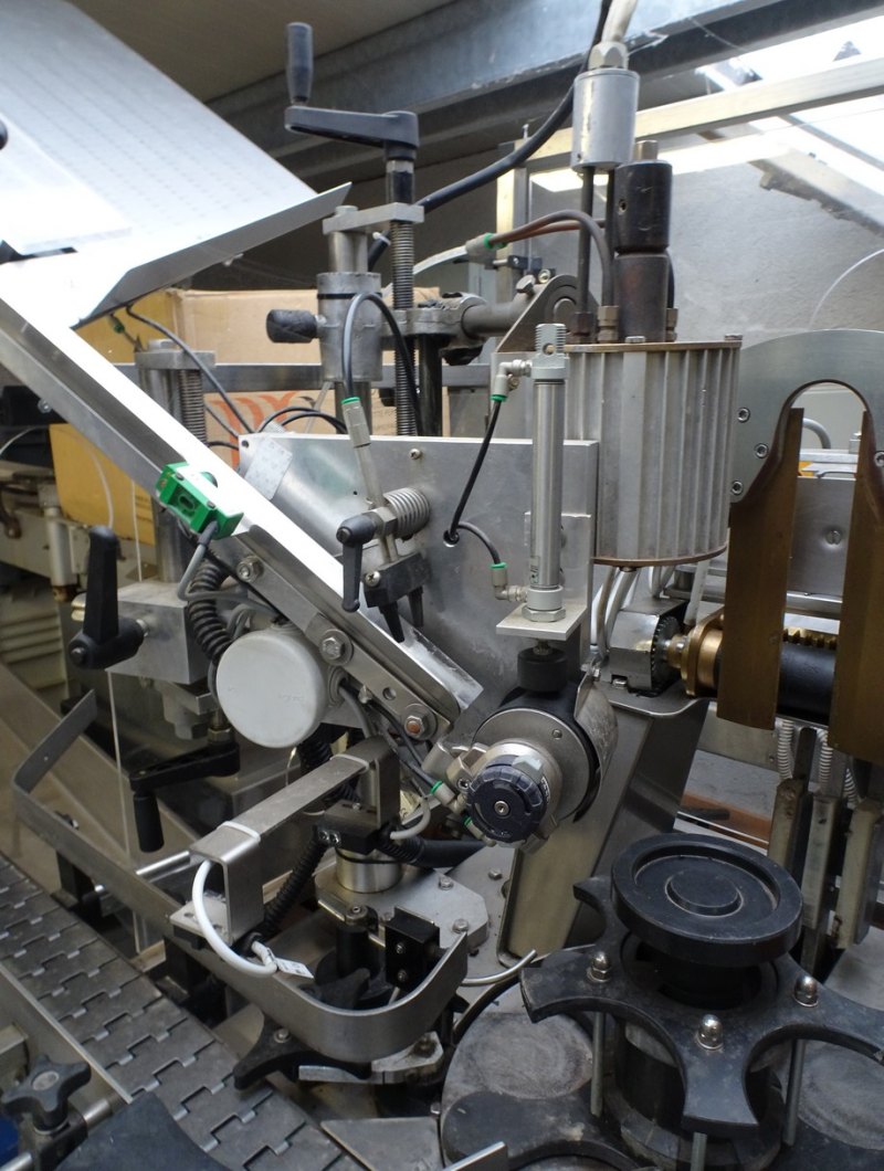 GLUE LABELING MACHINE ENOS MODEL 1200 WITH SAFETY GUARDS SECOND-HAND MACHINE