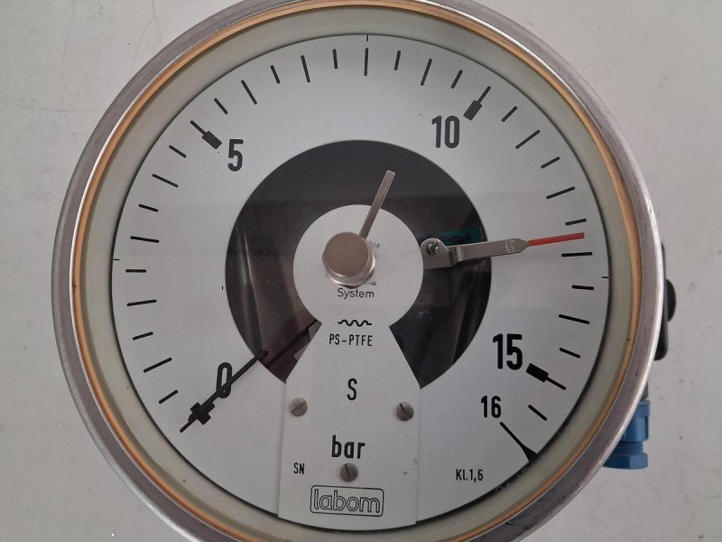 Labom NG160 Pressure Gauge 0–16 bar with Inductive Contact