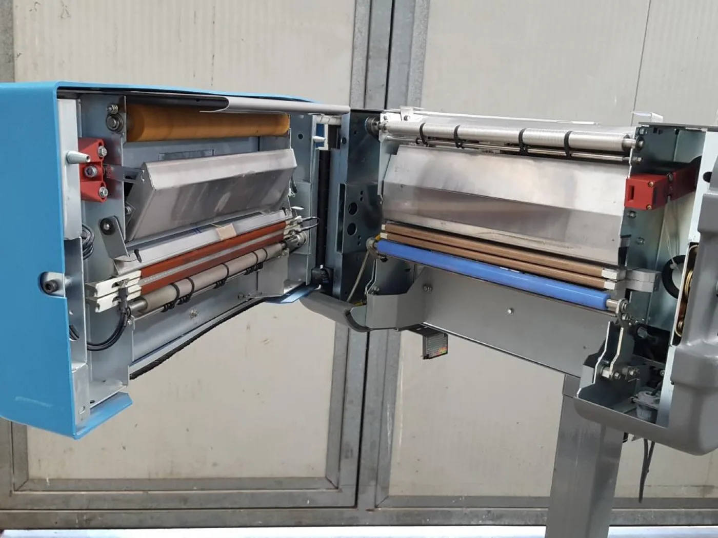 MACCHINA PER LA PRODUZIONE DI CUSCINI D’ARIA PER LA PROTEZIONE DI MERCI – SEALED AIR CORPORATION MOD. FILL AIR SYSTEM 250 - 6