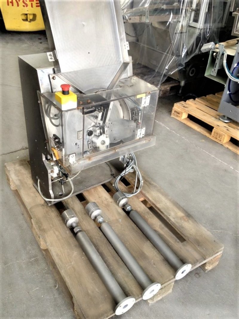 ALIMENTATORE AUTOMATICO DI FIALE E FLACONI – MARCHESINI