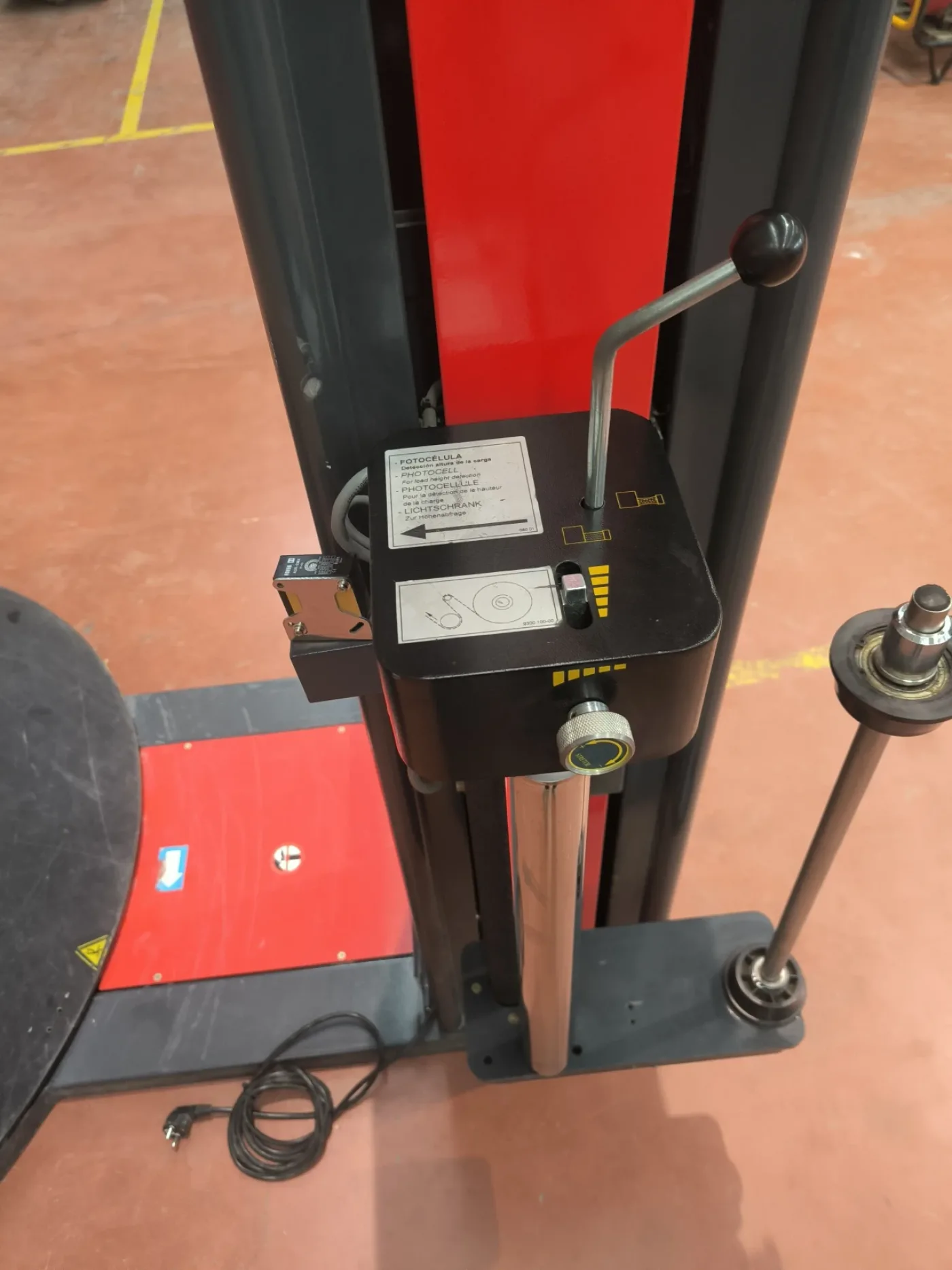 USED SEMI-AUTOMATIC PALLET WRAPPER - 4