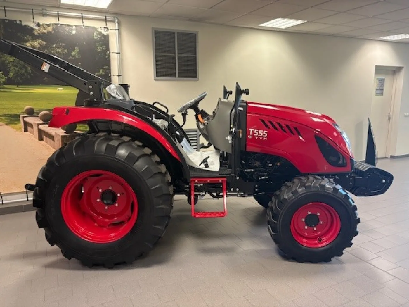 Tym/Branson compact tractor model T555 (Hydr. drive) - 5