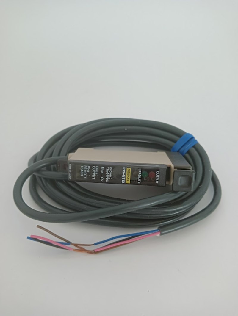 Omron Fotoelektrischer Schalter E3X-NT51