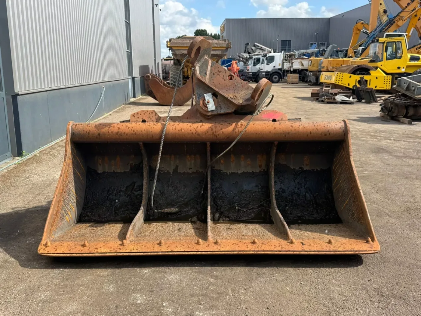 Tilting Bucket CW45 27-42 tons excavator - 2
