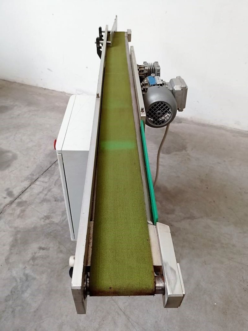NASTRO TRASPORTATORE A TAPPETO CON INVERTER