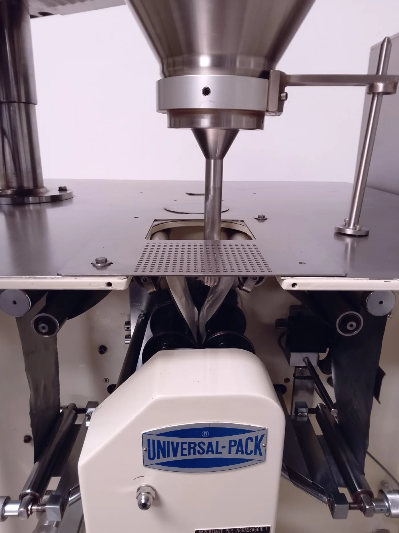 IMBUSTINATRICE VERTICALE PER POLVERI – UNIVERSAL PACK – MOD. VBU - 3
