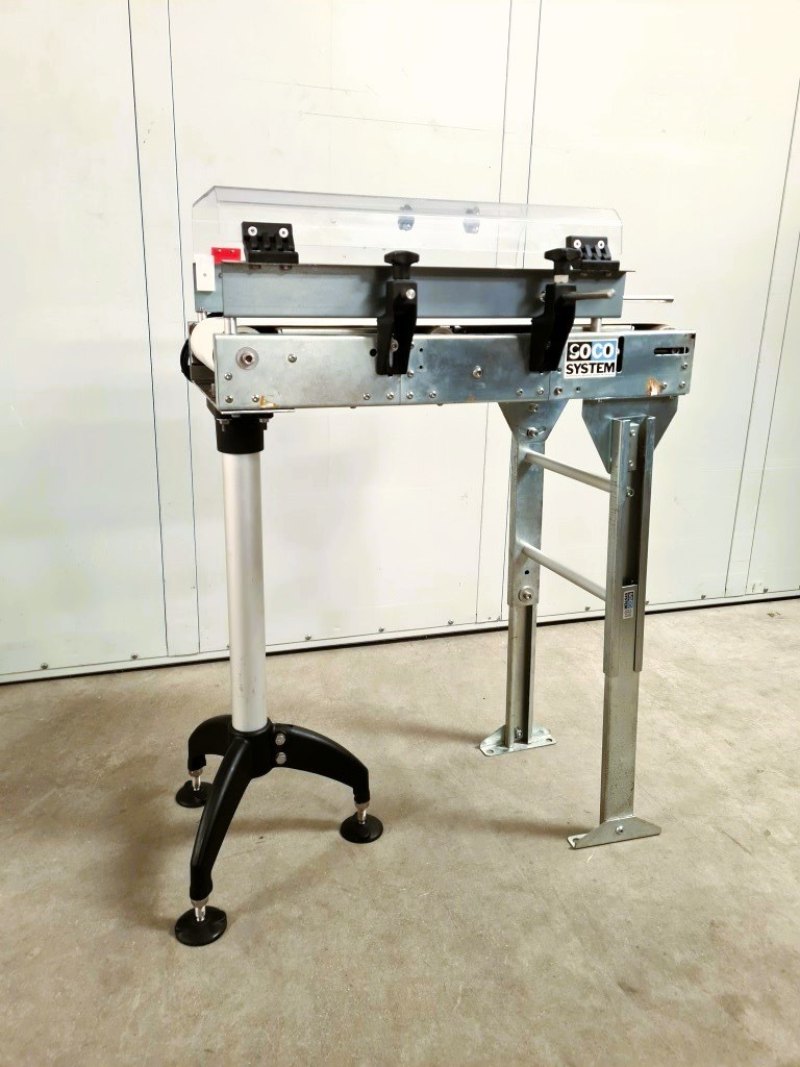 NASTRO TRASPORTATORE A TAPPETO MOTORIZZATO CON CARTER DI PROTEZIONE – SOCO SYSTEM
