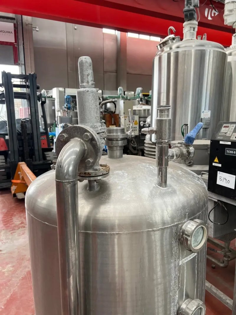 USED STAINLESS STEEL TANK 730 LITERS