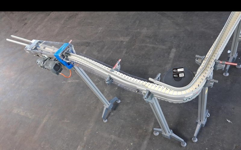 SEW-EURODRIVE Förderanlage Kurvenförderer System