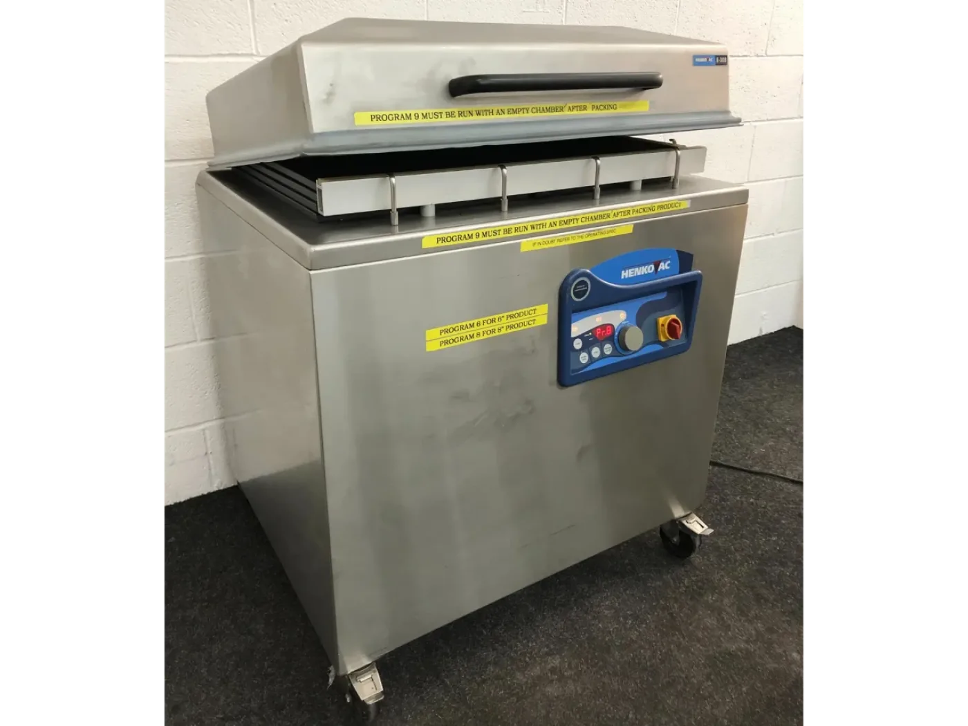 Henkovac E-303 KL Vacuum Machine - 2