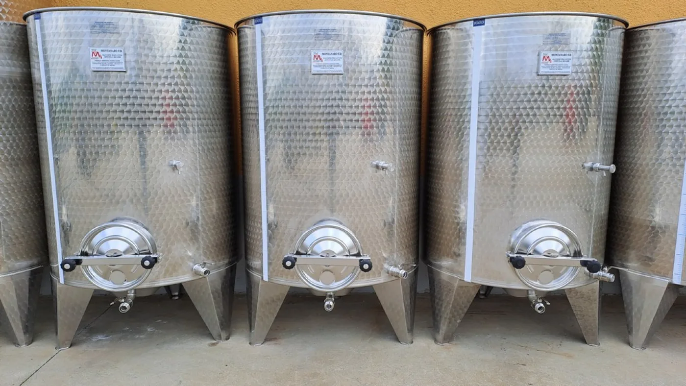 STAINLESS STELL TANKS CAPACITY LITERS 1000 PNEUMATIC FLOATING LID, WITH MANHOLE, ROUNDED BOTTOM NEW EQUIPMENT - 1