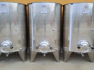 STAINLESS STELL TANKS CAPACITY LITERS 1000 PNEUMATIC FLOATING LID, WITH MANHOLE, ROUNDED BOTTOM NEW EQUIPMENT