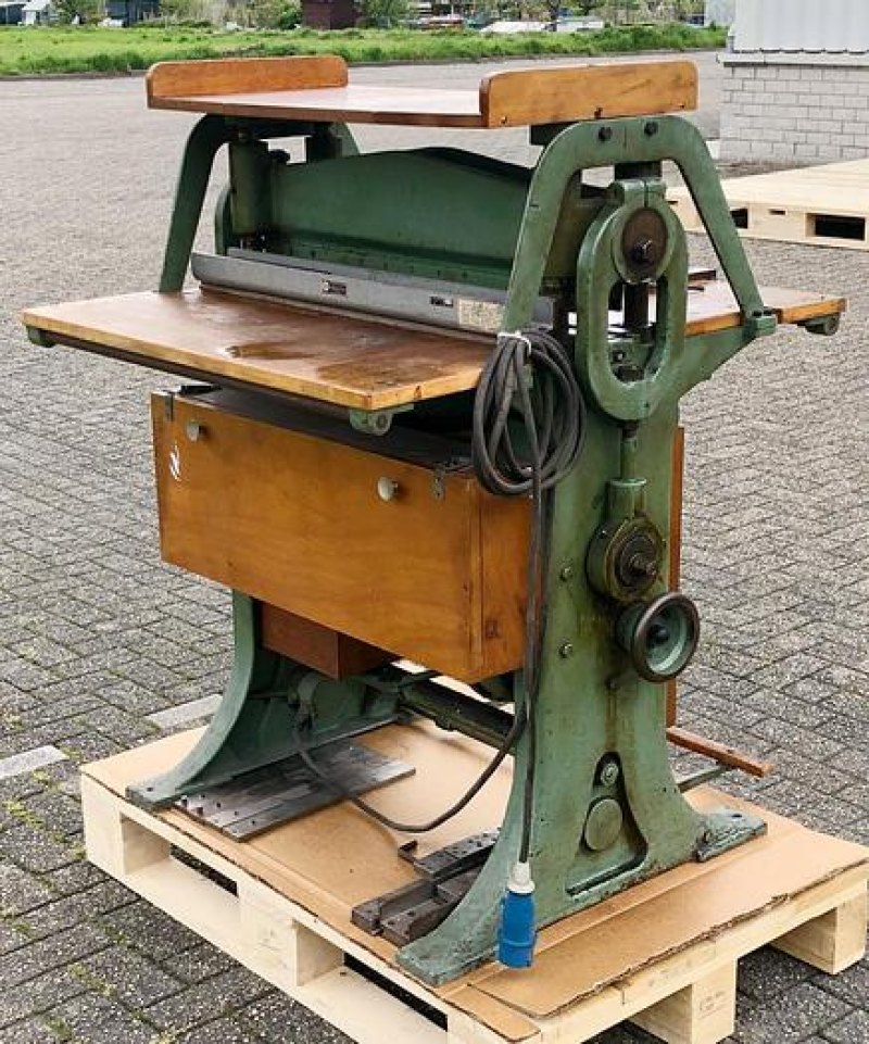 Kroll 700