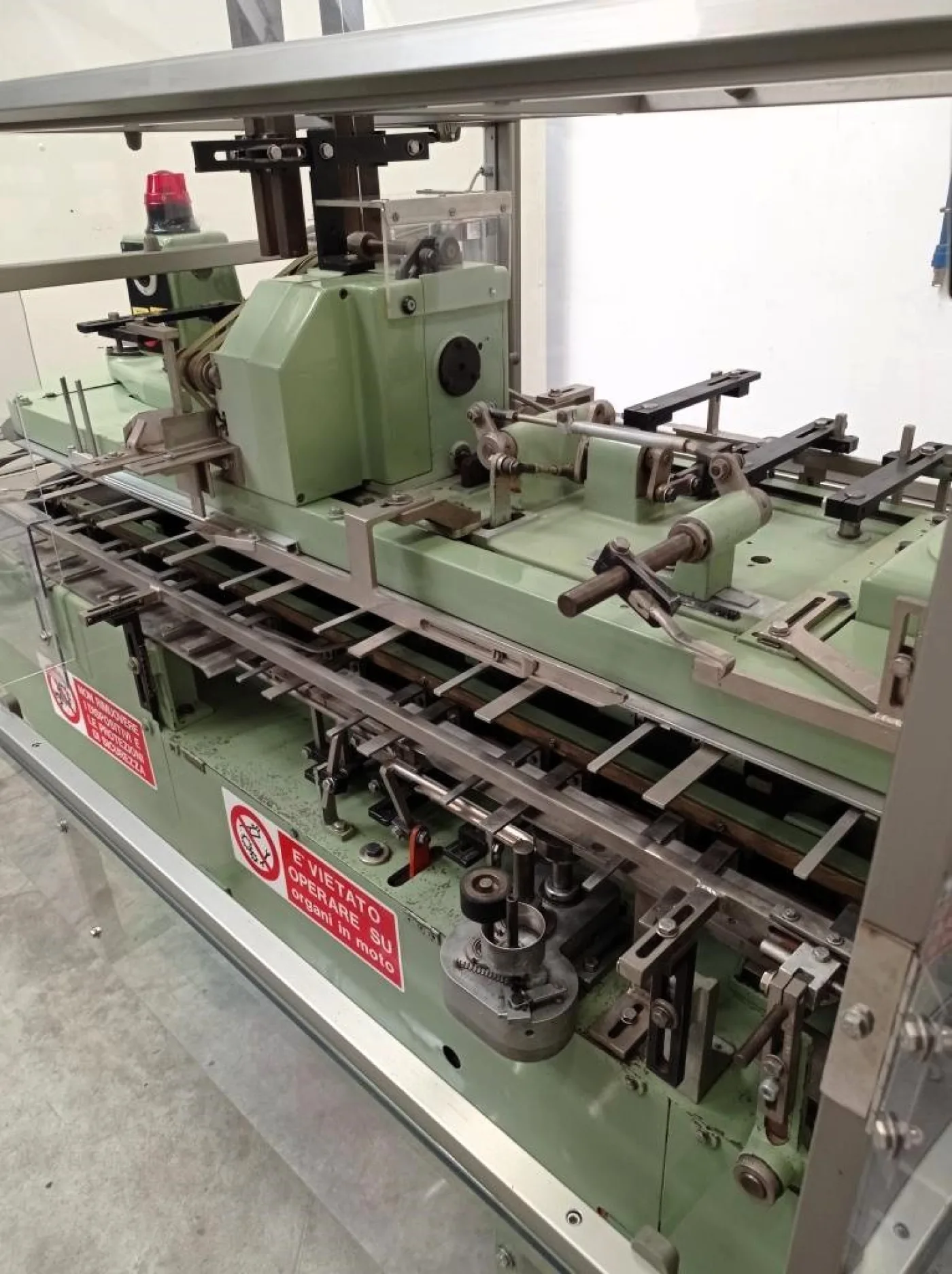 ASTUCCIATRICE VERTICALE – CAM – MOD. AV 65 - 1