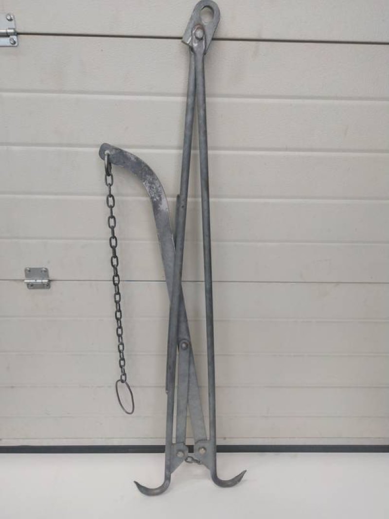 Manual leg spreader