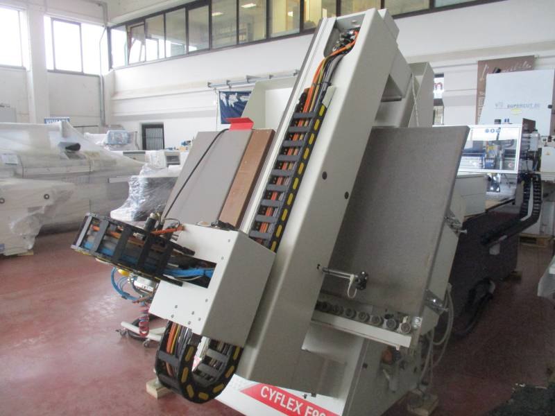CENTRO DI LAVORO SCM MOD. CYFLEX F900