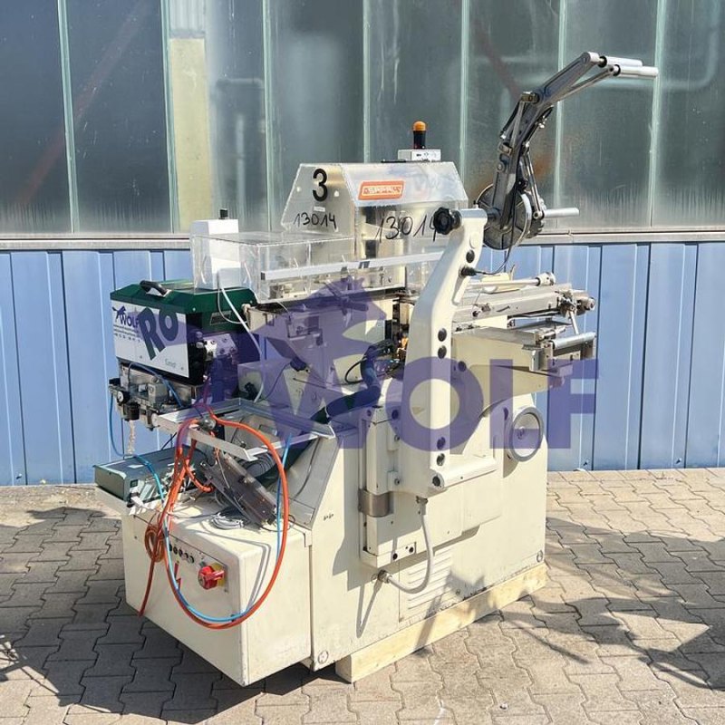Wickelmaschine SAPAL - Type BN-G für ein Papier von der Rolle.