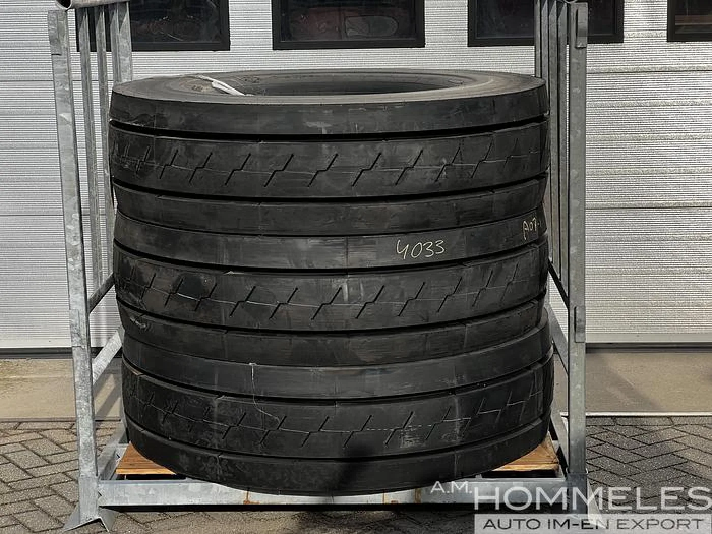 Bridgestone 16.00R25 container handler - 2
