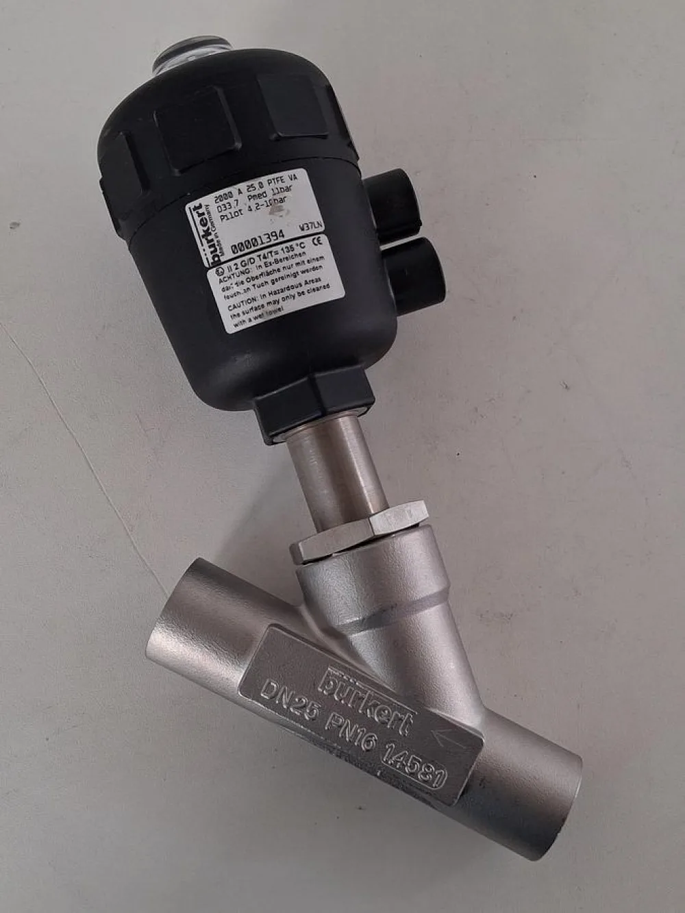 Bürkert 2000A Pneumatisches Schrägsitzventil DN25 PN16 PTFE