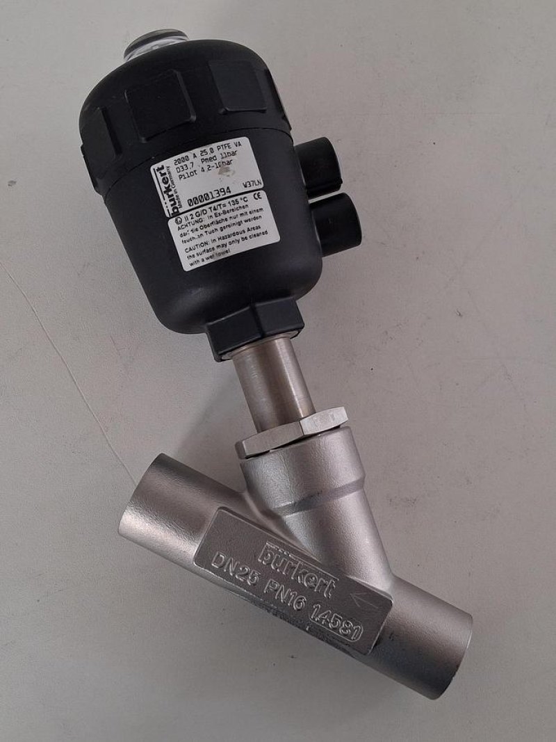 Bürkert 2000A Pneumatisches Schrägsitzventil DN25 PN16 PTFE