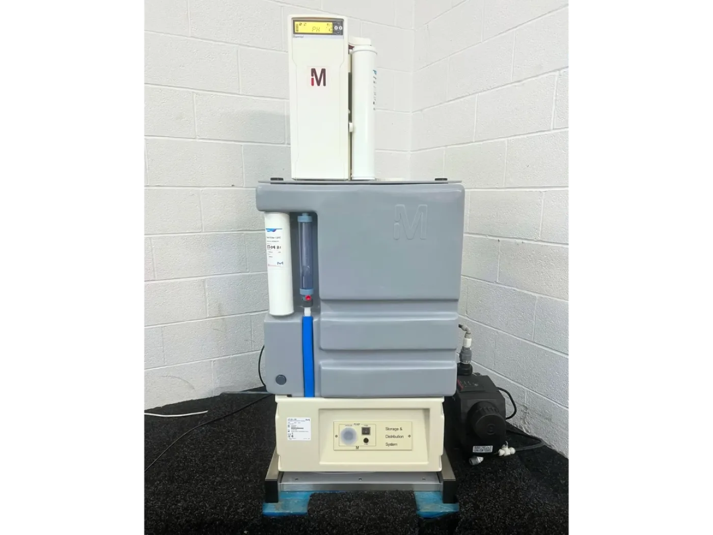 Millipore Elix Essential 10 UV Water Purification System - 1