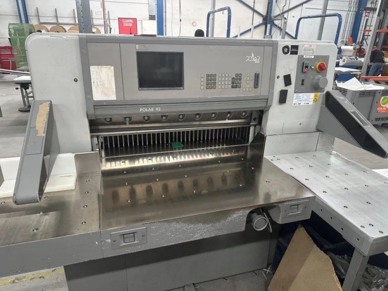 Polar 92 E cutting machine