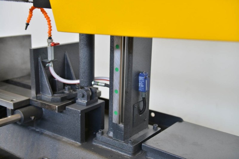 Bekamak Bandsäge Bandsägemaschine Doppelsäulenführung Halbautomat Bandsägehalbautomat
