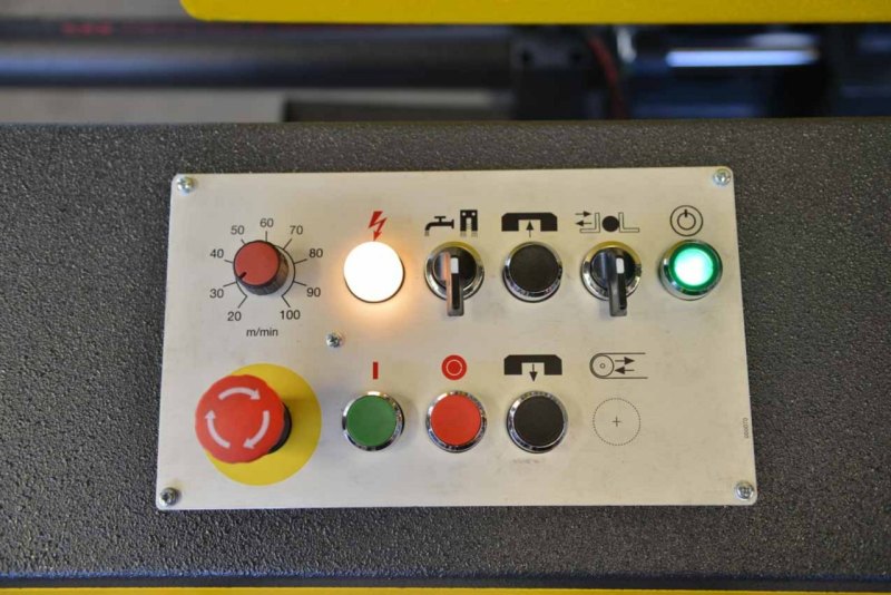 Bekamak Bandsäge Bandsägemaschine Doppelsäulenführung Halbautomat BandsägehalbautomatBandsägehalbautomat