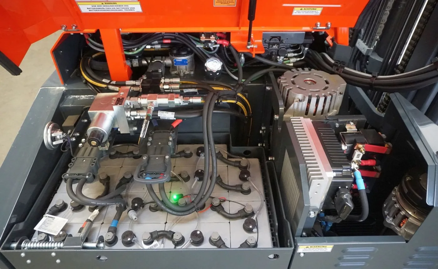 4-Wegestapler Combilift CBE3000 (2023) - 5
