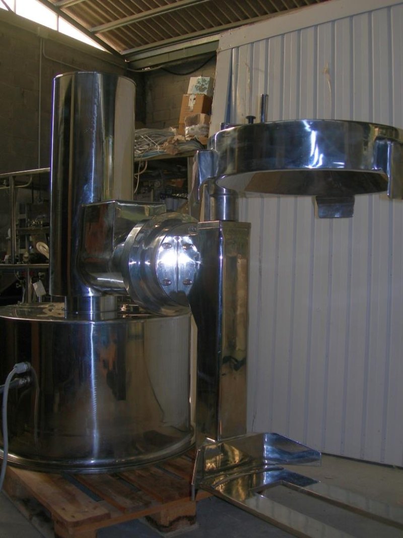 ELEVATORE / RIBALTAFUSTI IDRAULICO PER AREE STERILI – CORA – STERI LIFT SLA3211