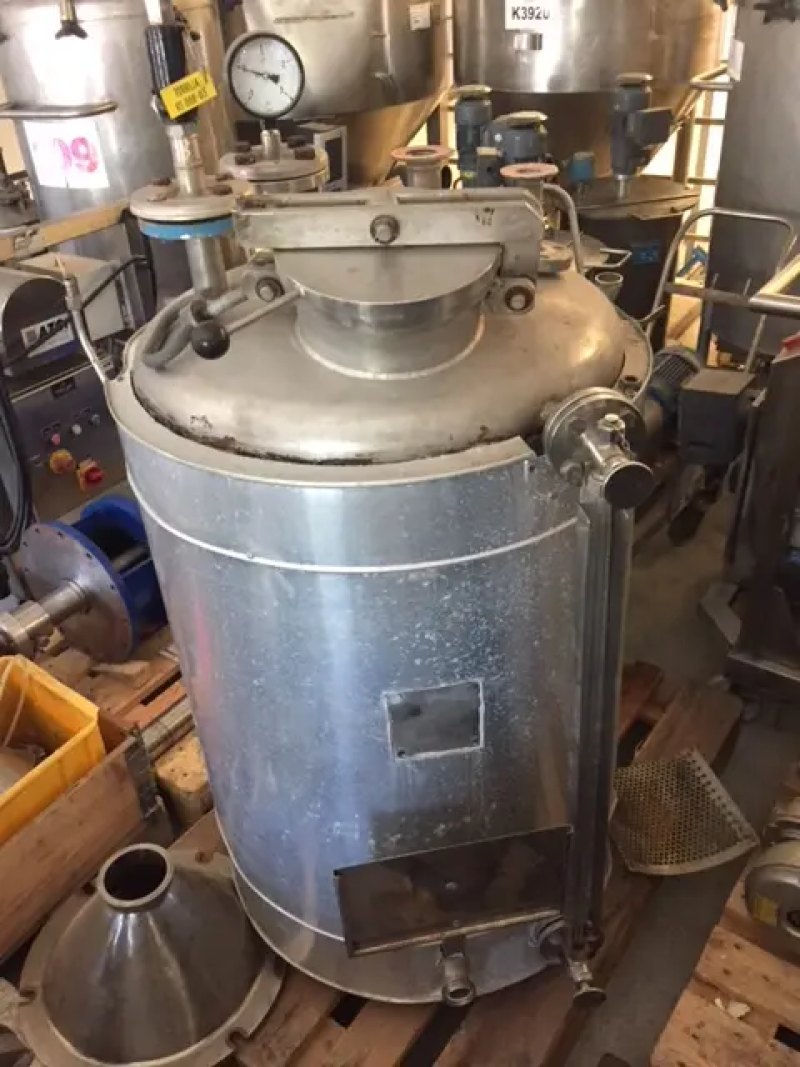 USED STAINLESS STEEL TANK 300 LITERS