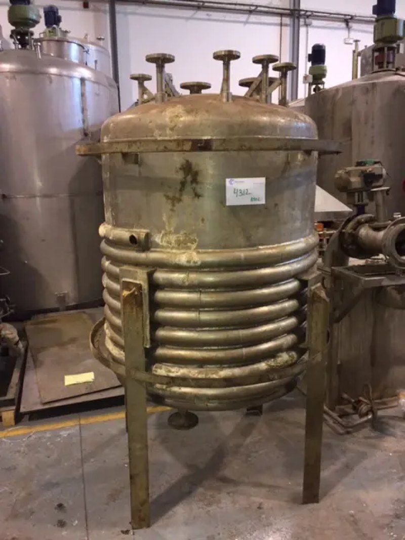 STAINLESS STEEL TANK 316L 850 LITERS MORES2 WORKSHOPS WITH USED HALF CANE