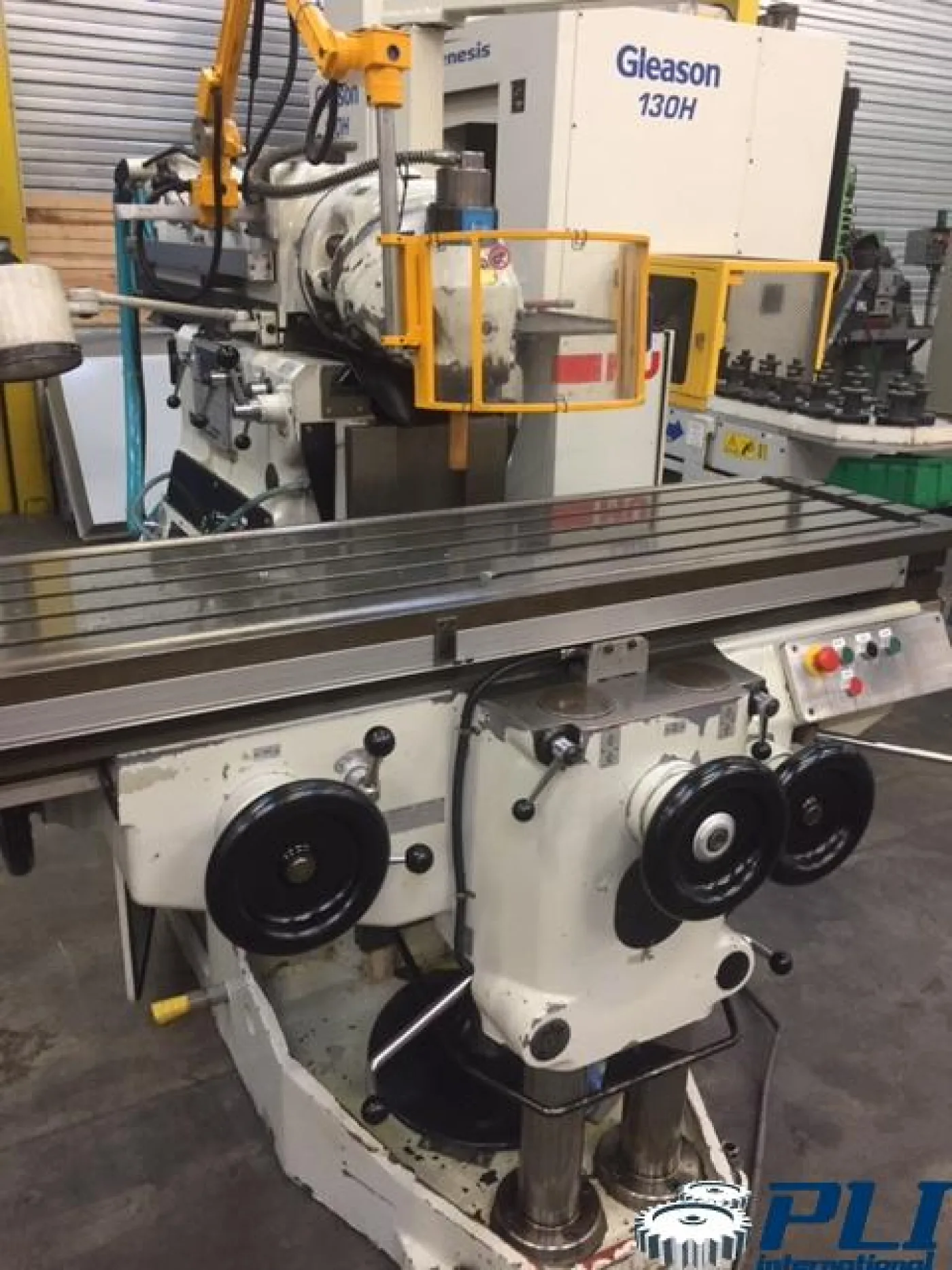 Conventional milling machine HURON MU6 - 2