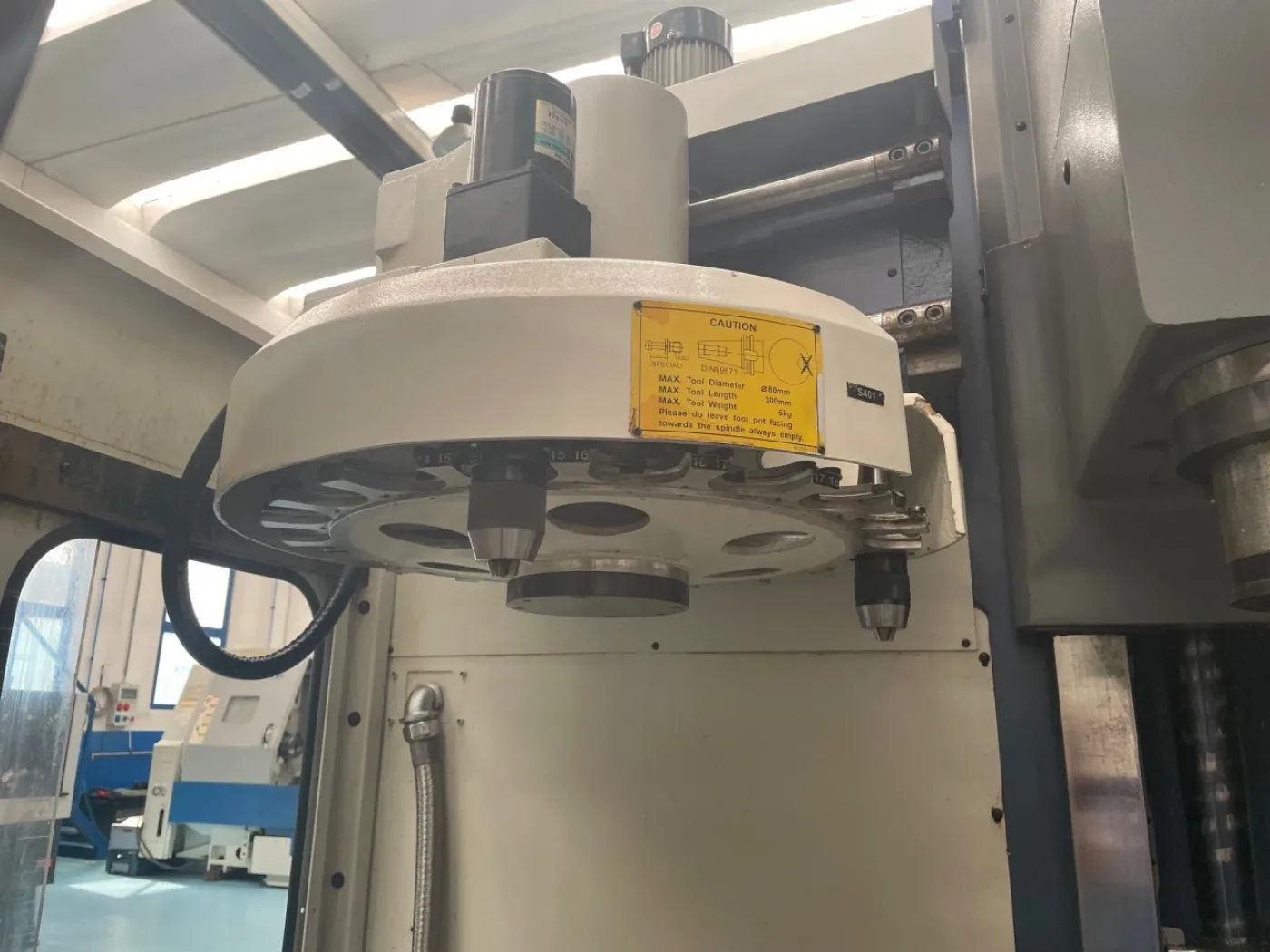 023145 - SUPERMAX YCM - V 65A - 6