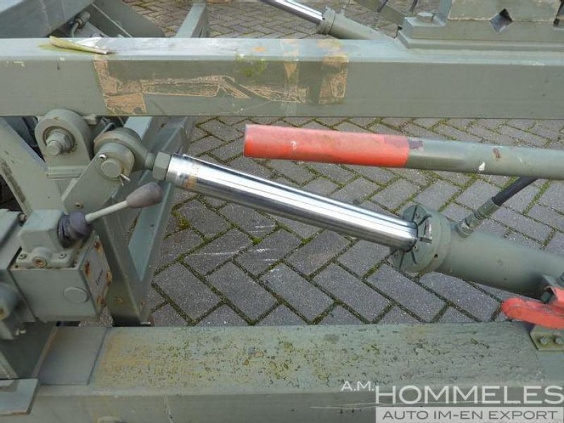 Specialist lift trailer