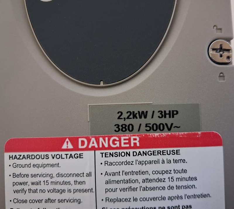 Schneider Electric Telemecanique Altivar 31 ATV31HU22N4 Frequency Inverter