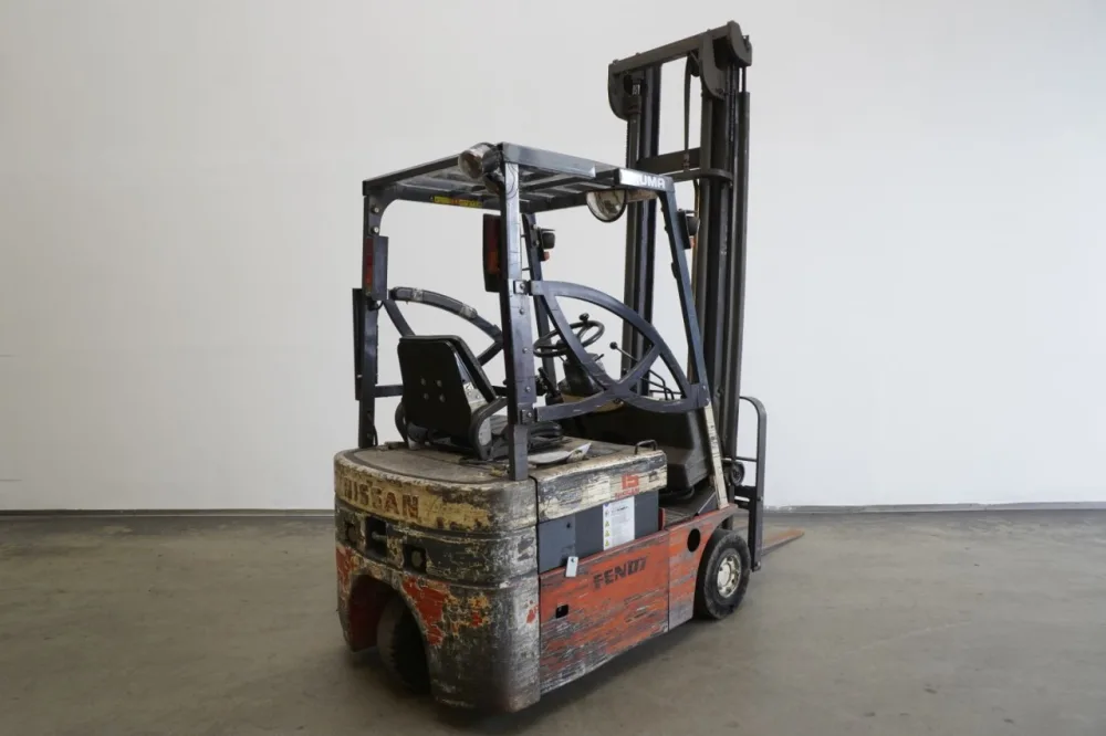 Frontstapler Nissan N01L15U (1999)