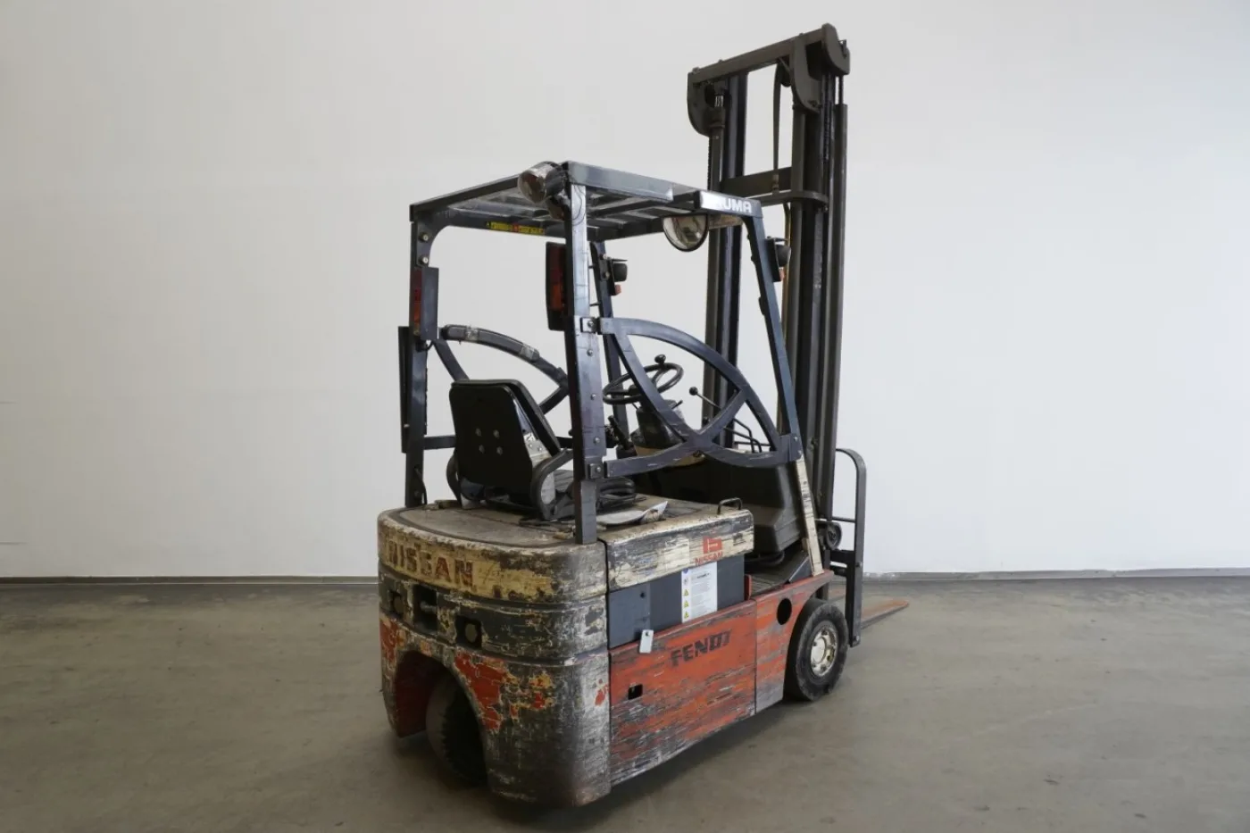 Frontstapler Nissan N01L15U (1999) - 1