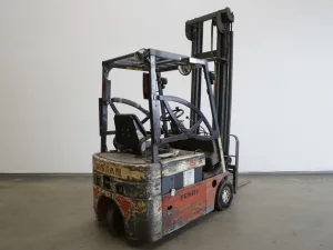 Frontstapler Nissan N01L15U (1999)