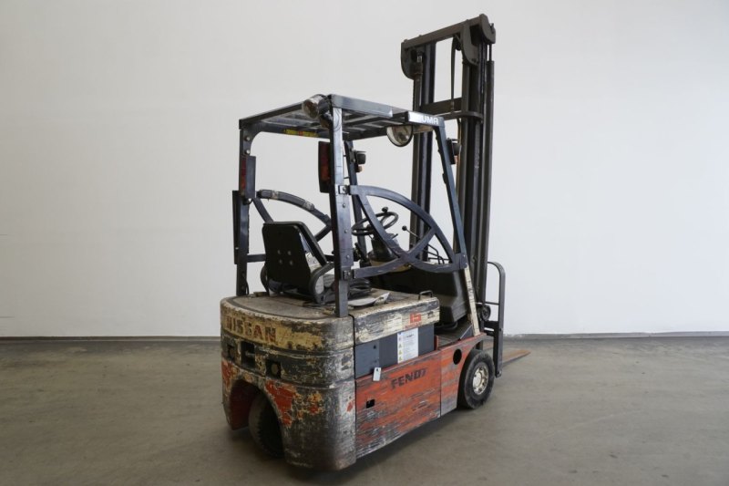 Frontstapler Nissan N01L15U (1999)