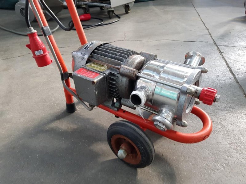 POMPA AUTOADESCANTE CARRELLATA PER LIQUIDI – AZIENDA ENOLOGICA ITALIANA