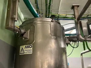 HEAT INSULATED STAINLESS STEEL TANK 100 LITERS