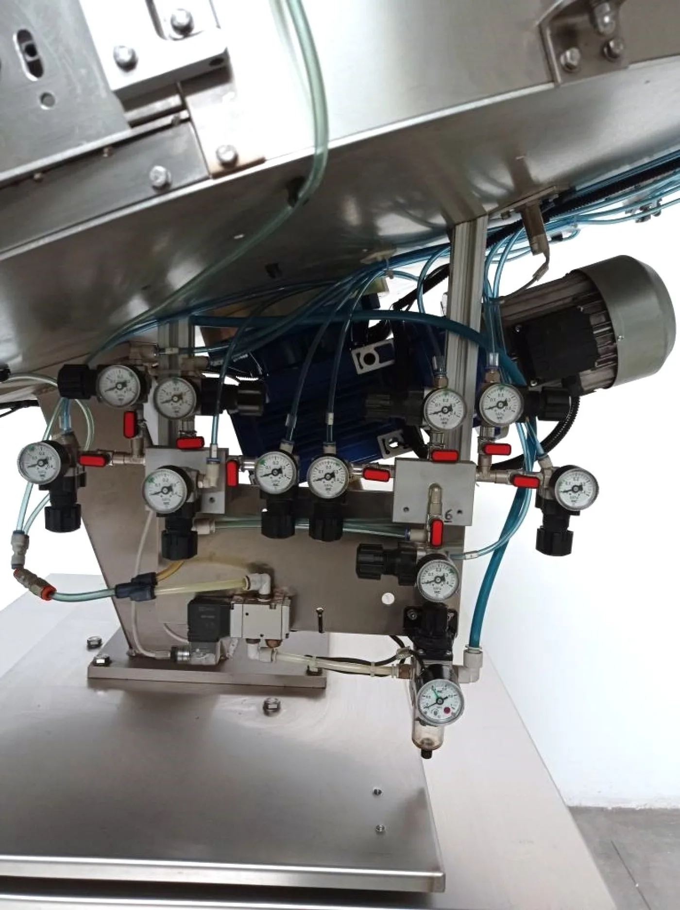 ORIENTATORE ALIMENTATORE PER TAPPI – SARG Mod. STM120 - 5