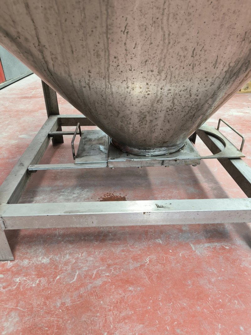 STAINLESS STEEL SQUARE TANK 1,000 LITRES