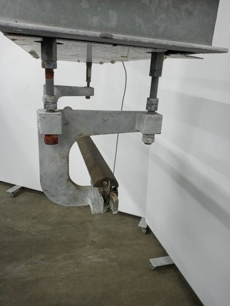Weighing scale with indicator for tube rail