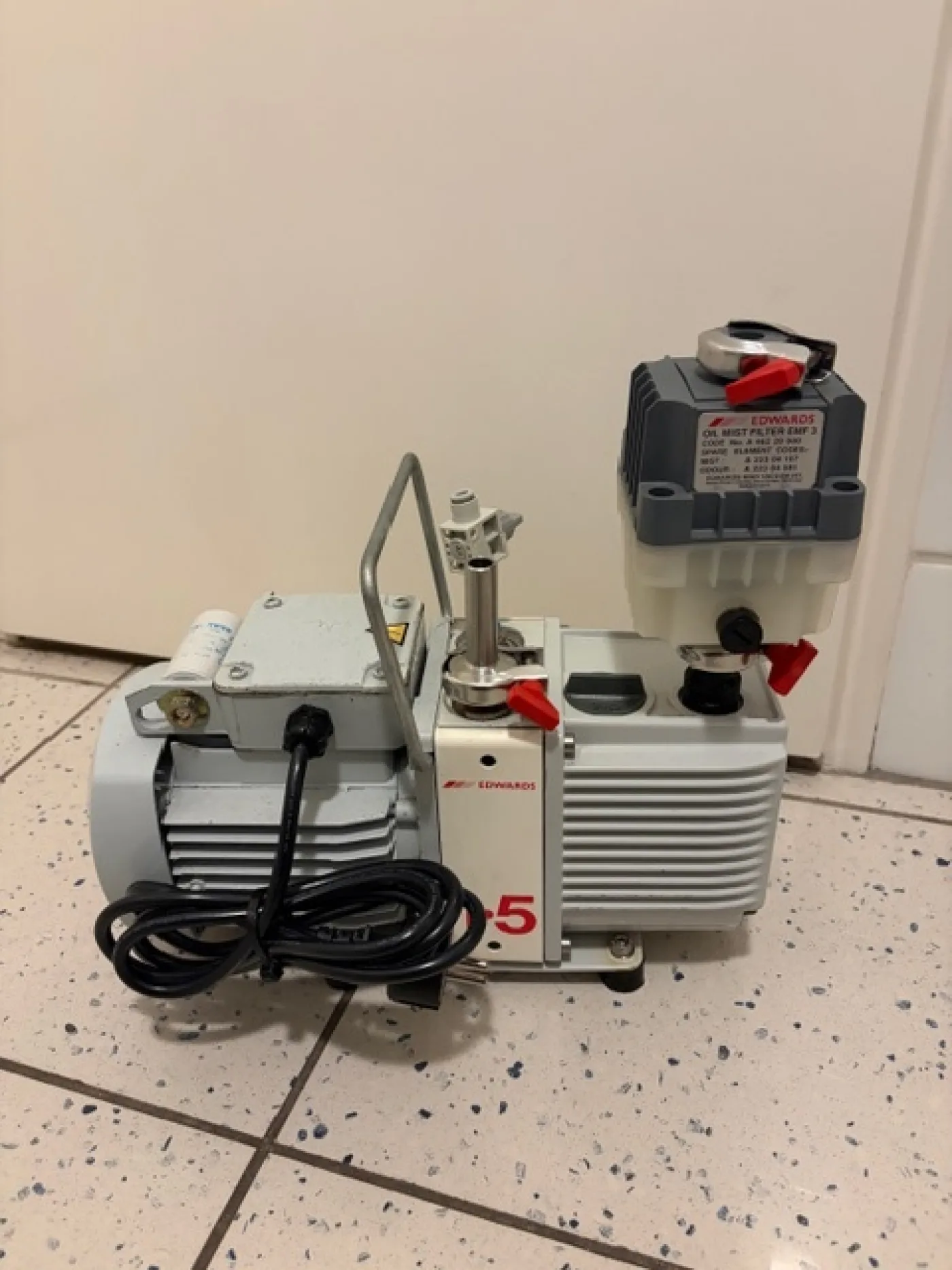 Edwards E2M1.5 Vacuümpomp - 1