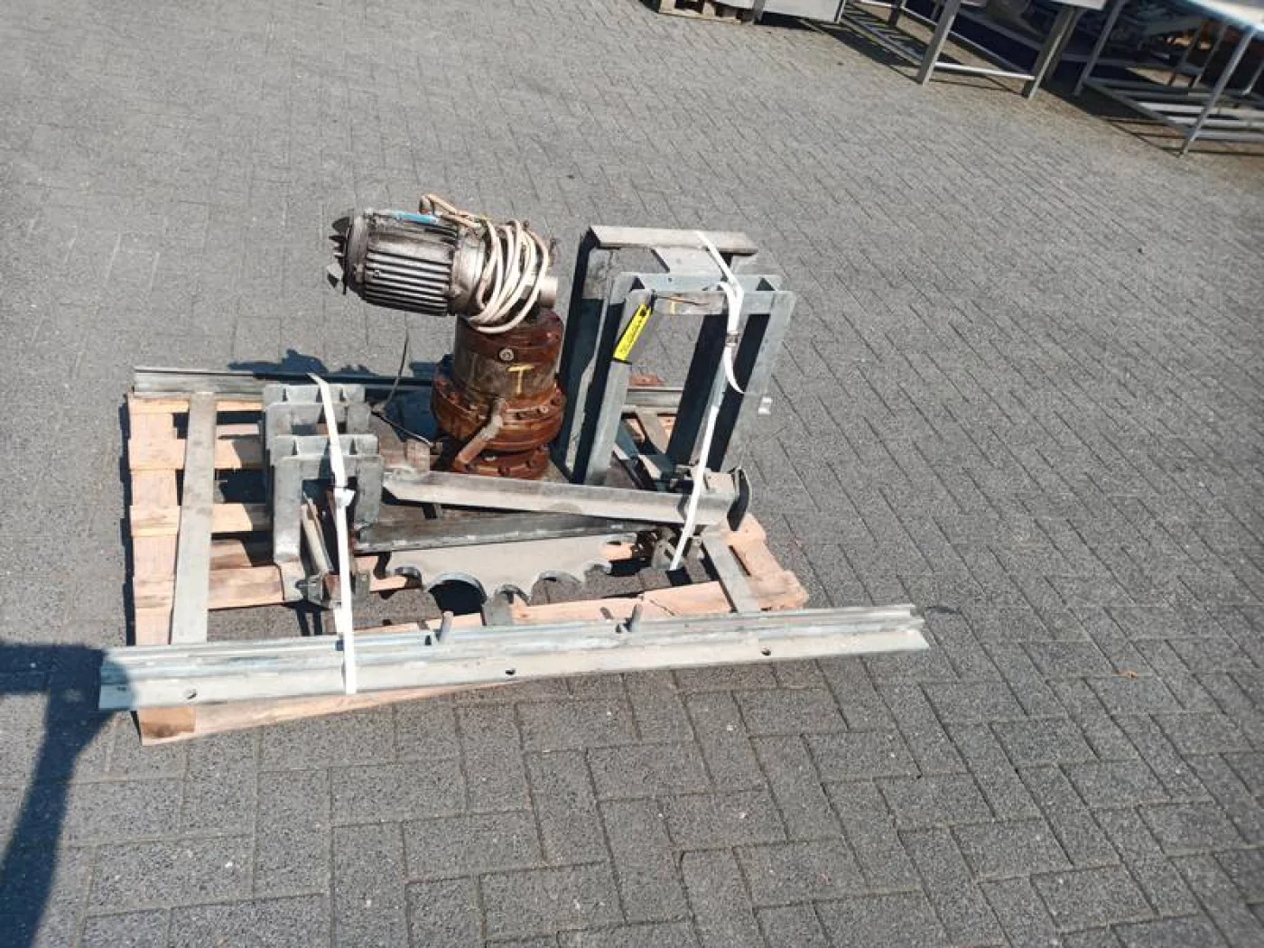 Conveyor line empty hooks/gambrels - 7