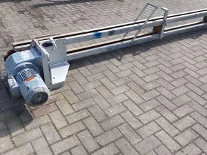 Conveyor for organs + heads lift